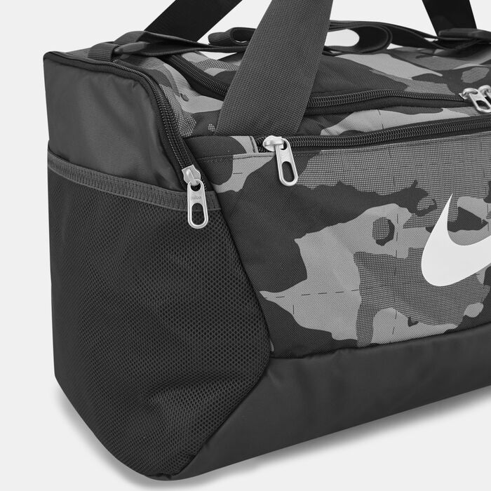 caligrafía apagado Villano Buy Nike Brasilia 9.0 Allover Print Small Duffel Bag in Dubai, UAE | SSS