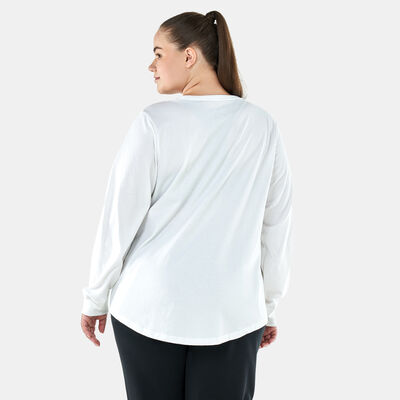 Buy Nike Women's Sportswear Essential T-Shirt (Plus Size) White in Dubai,  UAE -SSS