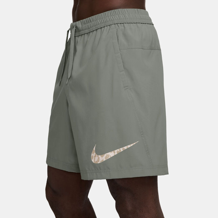 Nike Men's Form Dri-FIT Unlined Versatile Shorts Green image number 2