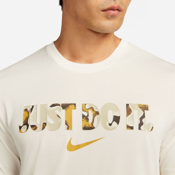 Buy Nike Men's Dri-FIT Graphics T-Shirt White in Dubai, UAE -SSS