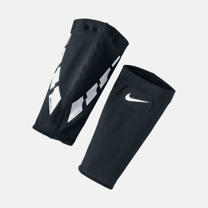 Nike Men's Guard Lock Elite Football Sleeves Black image number 1