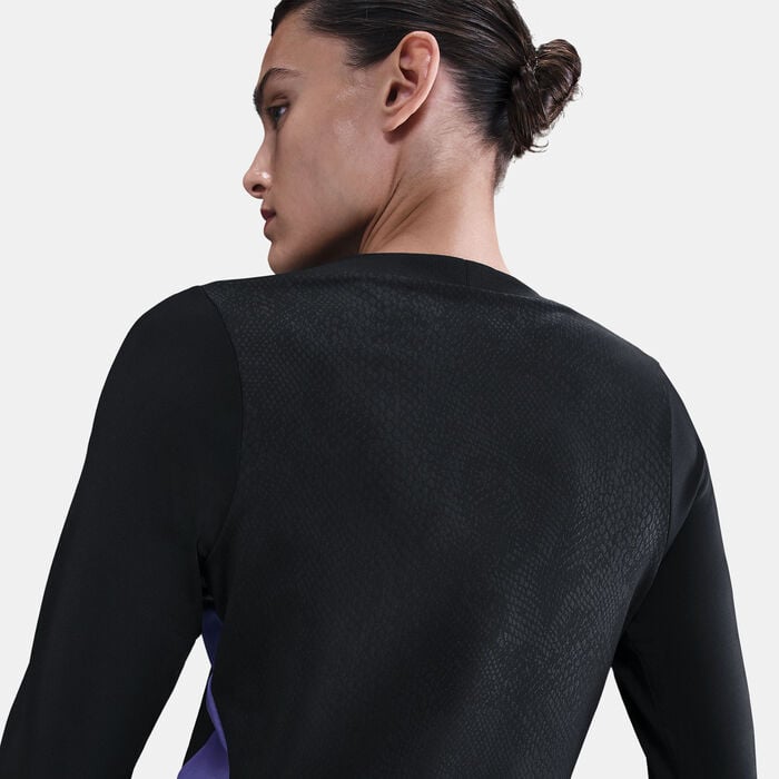 Nike Women's FC Barcelona x Kobe Strike Away Pre-Match Football Top Grey image number 7