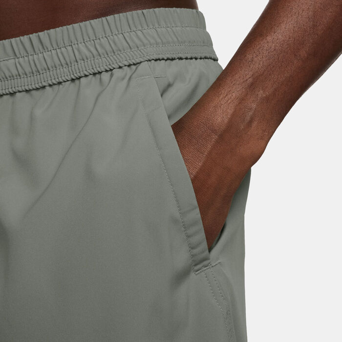 Nike Men's Form Dri-FIT Unlined Versatile Shorts Green image number 4