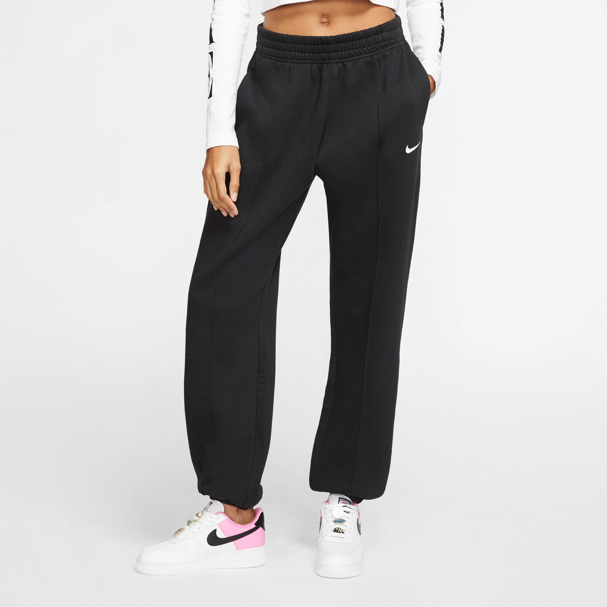 Buy Nike Women's Sportswear Essential Fleece Sweatpants in Dubai, UAE | SSS