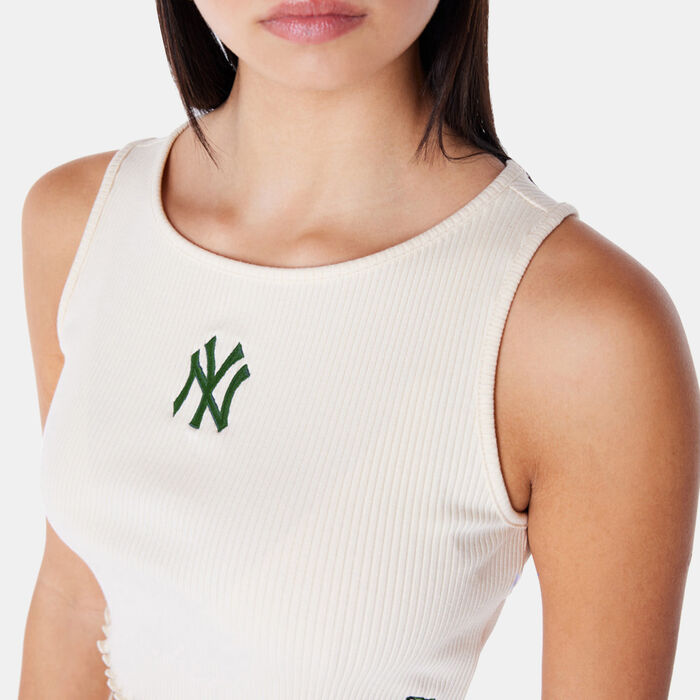 New Era Women's MLB New York Yankees Crop Top Beige image number 4