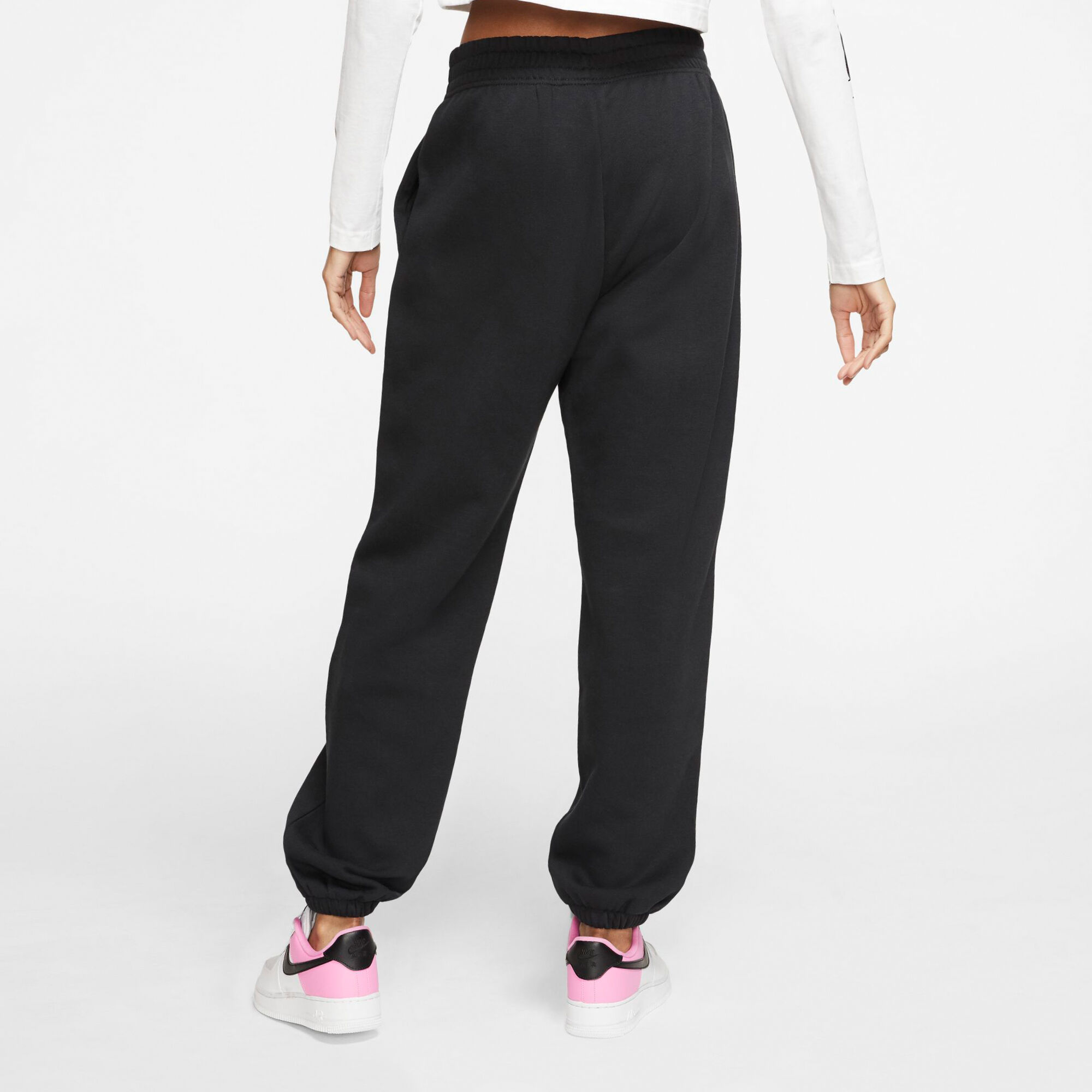 Buy Nike Women's Sportswear Essential Fleece Sweatpants in Dubai, UAE | SSS