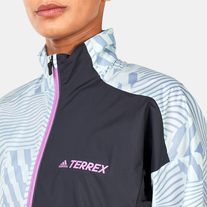 adidas Women's Terrex Trail Running Printed Wind Jacket Green image number 3