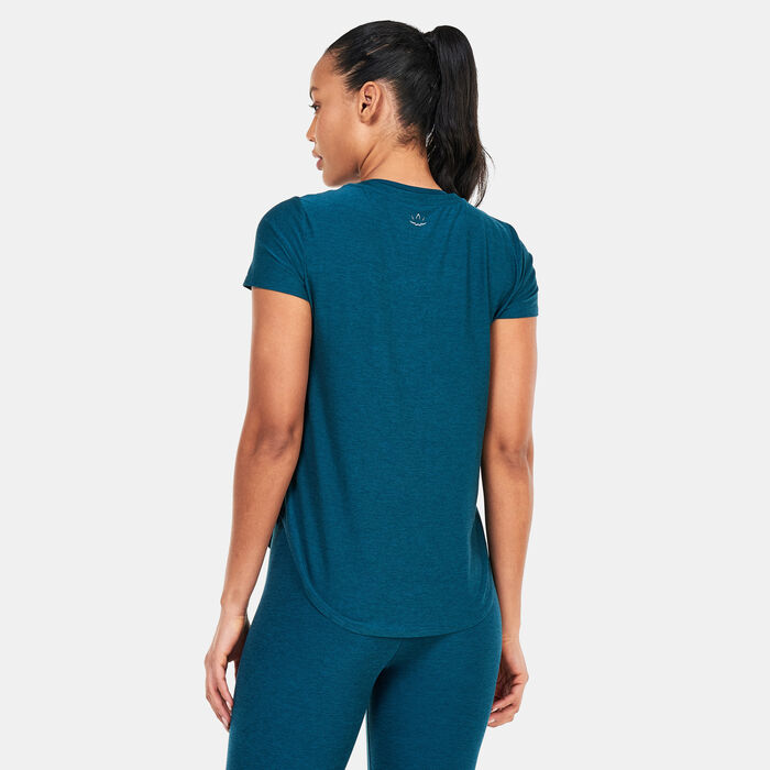 BEYOND YOGA Women's Featherweight On The Down Low T-Shirt Green image number 1