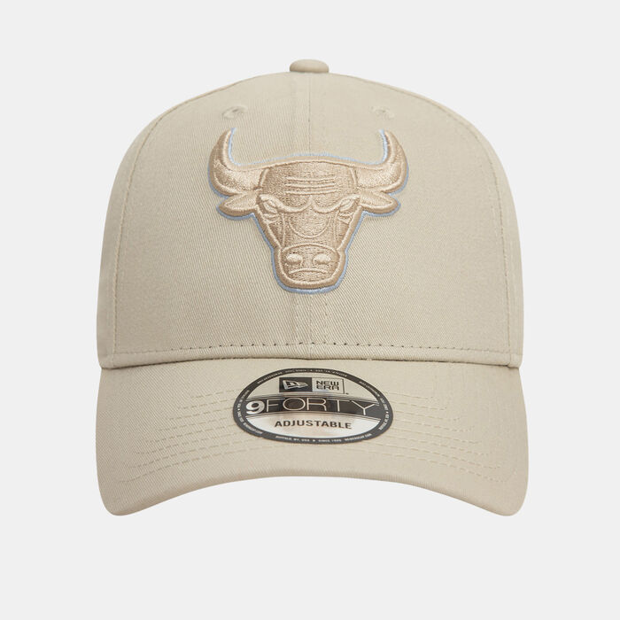 New Era Men's Chicago Bulls Team Outline 9FORTY Cap Beige image number 0